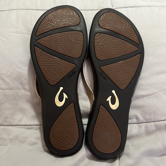 OluKai flip flops sz 11 womens golden color - Picture 2 of 4